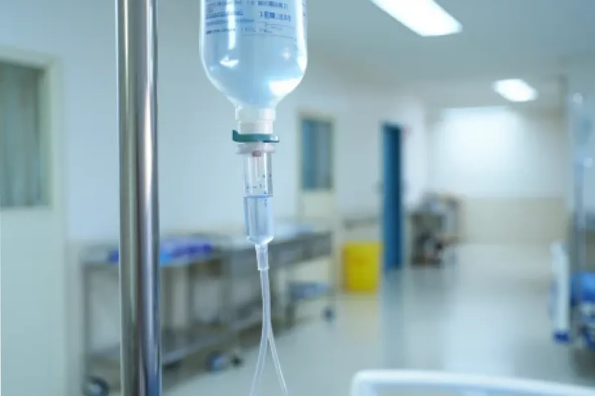 Медицинская капельница в клинике